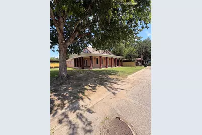 105 S Cedar Street, Luling, TX 78648 - Photo 2