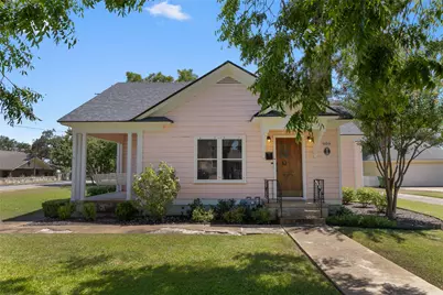 909 E Liberty Avenue, Round Rock, TX 78664 - Photo 1