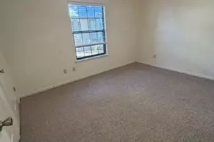 728 W San Antonio St, Lockhart, TX 78644 - Photo 8