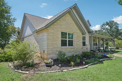 596 Pleasant Grove Loop, Elgin, TX 78621 - Photo 4