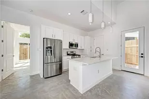 6111 Begonia Cir, Austin, TX 78741 - Photo 8