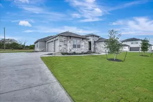 220 Scofield Ave, Georgetown, TX 78628 - Photo 2