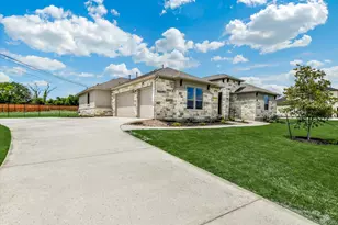 220 Scofield Ave, Georgetown, TX 78628 - Photo 2