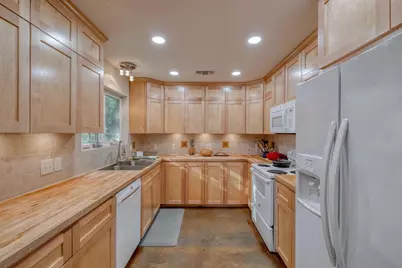 123 Bowie Trail, Luling, TX 78648 - Photo 14