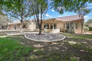 735 Breezeway Ln, Georgetown, TX 78633 - Photo 32