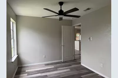 512 Lenora Drive, Taylor, TX 76574 - Photo 8