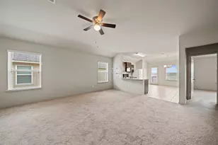 172 Lake Gln, San Marcos, TX 78666 - Photo 4