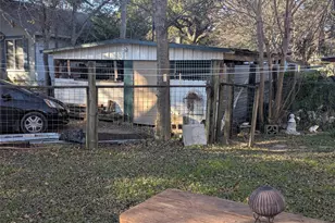 502 W 10th St, Taylor, TX 76574 - Photo 34