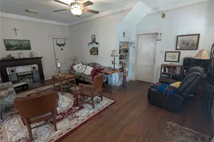 502 W 10th St, Taylor, TX 76574 - Photo 12