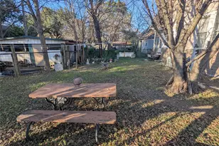 502 W 10th St, Taylor, TX 76574 - Photo 32
