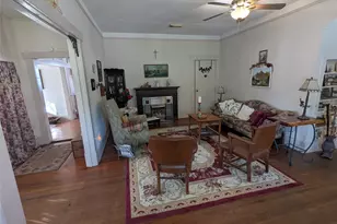 502 W 10th St, Taylor, TX 76574 - Photo 10