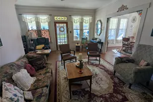 502 W 10th St, Taylor, TX 76574 - Photo 8