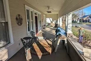 502 W 10th St, Taylor, TX 76574 - Photo 4