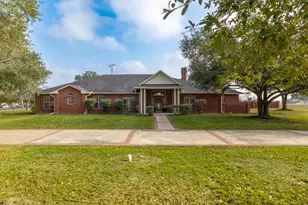 803 S Converse St, Flatonia, TX 78941 - Photo 2