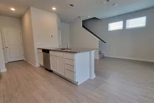 605 W South St, Leander, TX 78641 - Photo 4