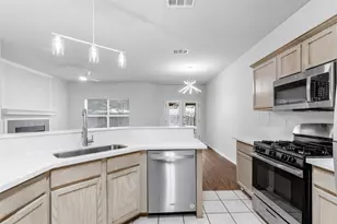 2808 Kestrel Dr, Austin, TX 78745 - Photo 4