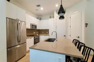 800 Embassy Dr, Austin, TX 78702 - Photo 8