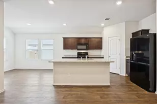 323 Shimmering Cv, San Marcos, TX 78666 - Photo 2