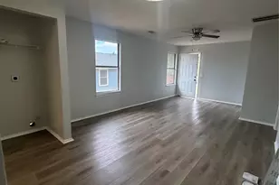 509 Central Ave, Elgin, TX 78621 - Photo 12