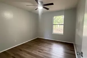 509 Central Ave, Elgin, TX 78621 - Photo 4