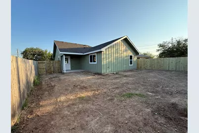 1710 E Avenue J Avenue, Lampasas, TX 76550 - Photo 2