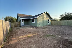 1710 E Ave J Ave, Lampasas, TX 76550 - Photo 2