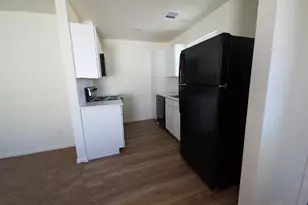 2002 W 2nd St, Taylor, TX 76574 - Photo 6