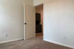 2002 W 2nd St, Taylor, TX 76574 - Photo 8