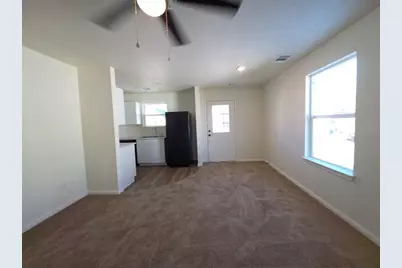 2002 W 2nd Street #202, Taylor, TX 76574 - Photo 4