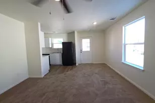 2002 W 2nd St, Taylor, TX 76574 - Photo 4