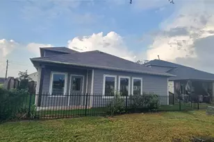 201 Water Grass Trl, Clute, TX 77531 - Photo 34