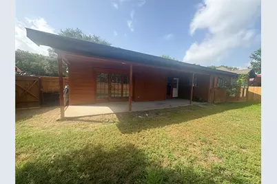 1009 Bowie Street, Lockhart, TX 78644 - Photo 4