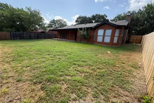 1009 Bowie St, Lockhart, TX 78644 - Photo 12