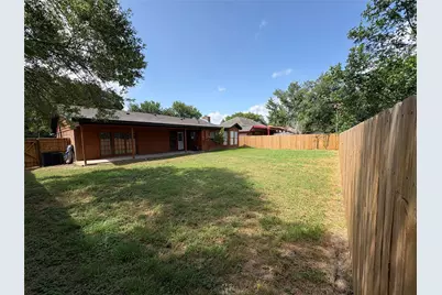 1009 Bowie Street, Lockhart, TX 78644 - Photo 10