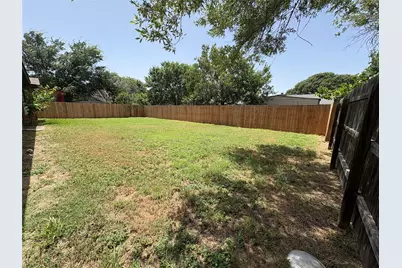 1009 Bowie Street, Lockhart, TX 78644 - Photo 8