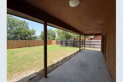 1009 Bowie Street, Lockhart, TX 78644 - Photo 8