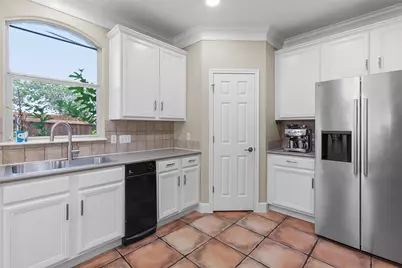 6914 Thorncliffe Drive, Austin, TX 78731 - Photo 12