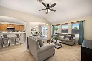 122 Holland St, Hutto, TX 78634 - Photo 4