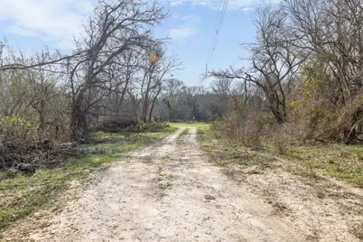 1144 Treetop Lane, Luling, TX 78648 - Photo 6