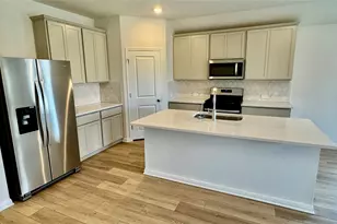 156 Coopers Hawk Crst, Cedar Creek, TX 78612 - Photo 2