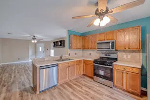17813 Honey Locust Ln, Elgin, TX 78621 - Photo 8