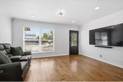 7510 Carriage Drive, Austin, TX 78752 - Photo 4