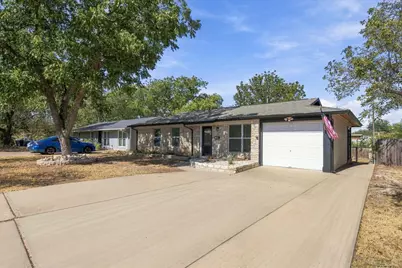 7510 Carriage Drive, Austin, TX 78752 - Photo 2