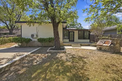 7510 Carriage Drive, Austin, TX 78752 - Photo 32
