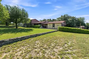 606 Rolling Hills Rd, Liberty Hill, TX 78642 - Photo 2