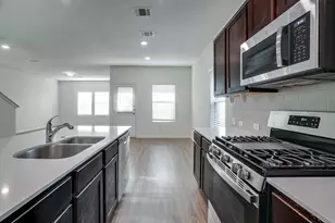 704 Mallow Rd, Leander, TX 78641 - Photo 4