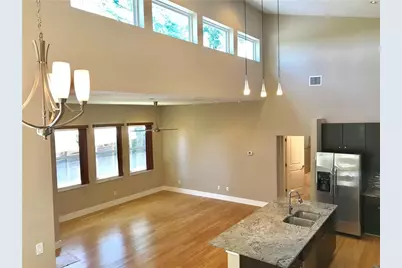 2708 Oak Springs Drive, Austin, TX 78702 - Photo 2