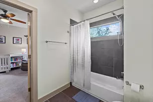 1907 E 20th St, Austin, TX 78722 - Photo 20