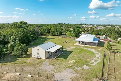 114 La Cascada Pass, Elgin, TX 78621 - Photo 2