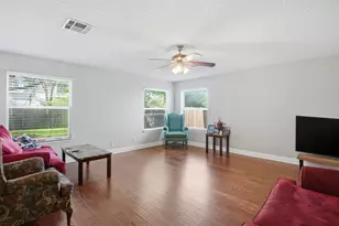 2106 Logan Dr, Round Rock, TX 78664 - Photo 6